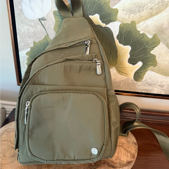 House Of Harlow 1960 Savannah Sling Bag Olive Green - Picture 1 of 15